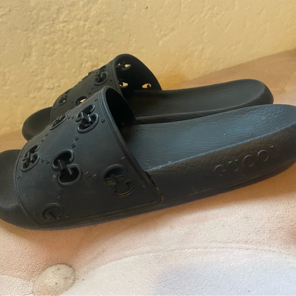 Gucci women’s pursuit GG Slide Sandals - Picture 6 of 7